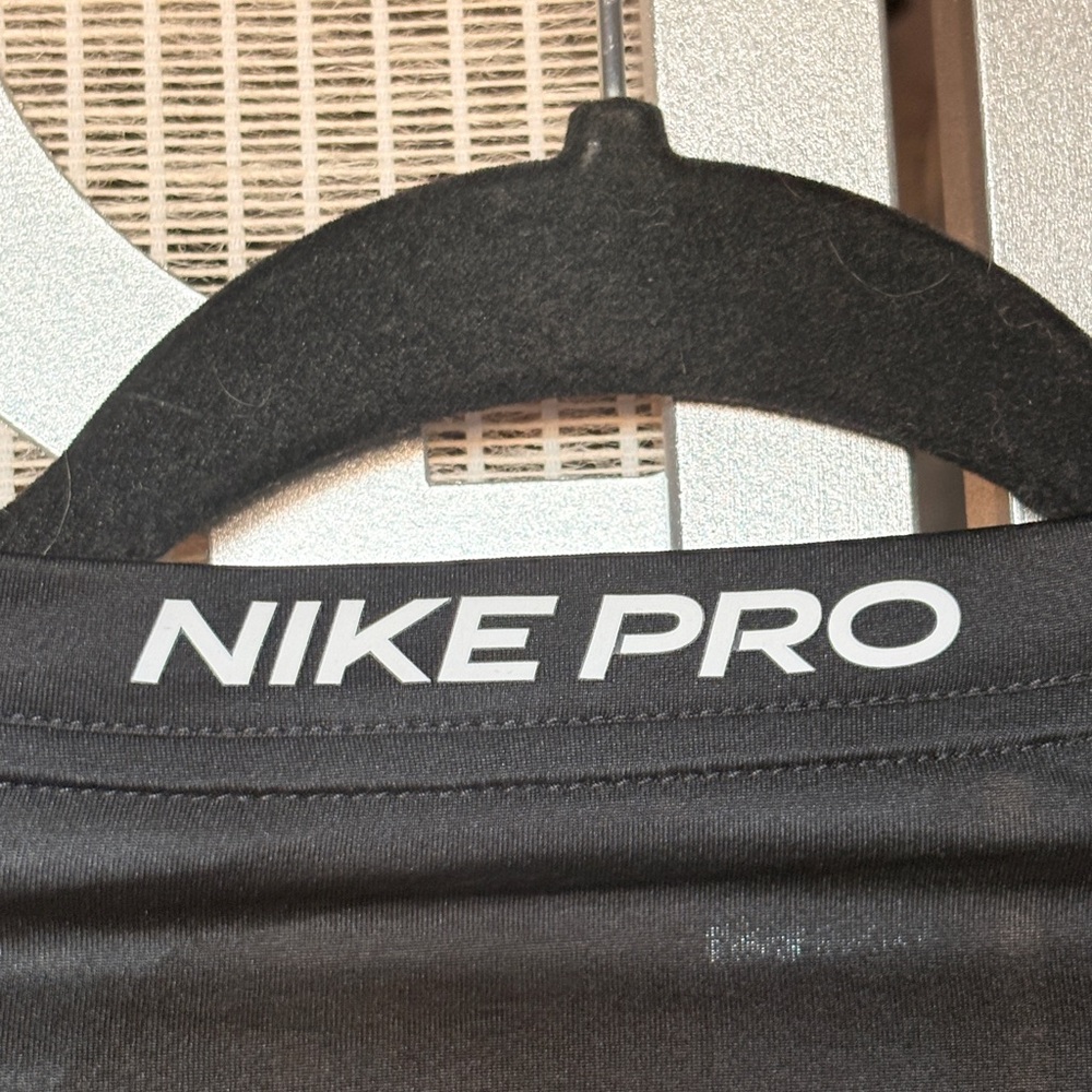 Nike Men's Charcoal Short Sleeve Tee - Picture 6 of 6